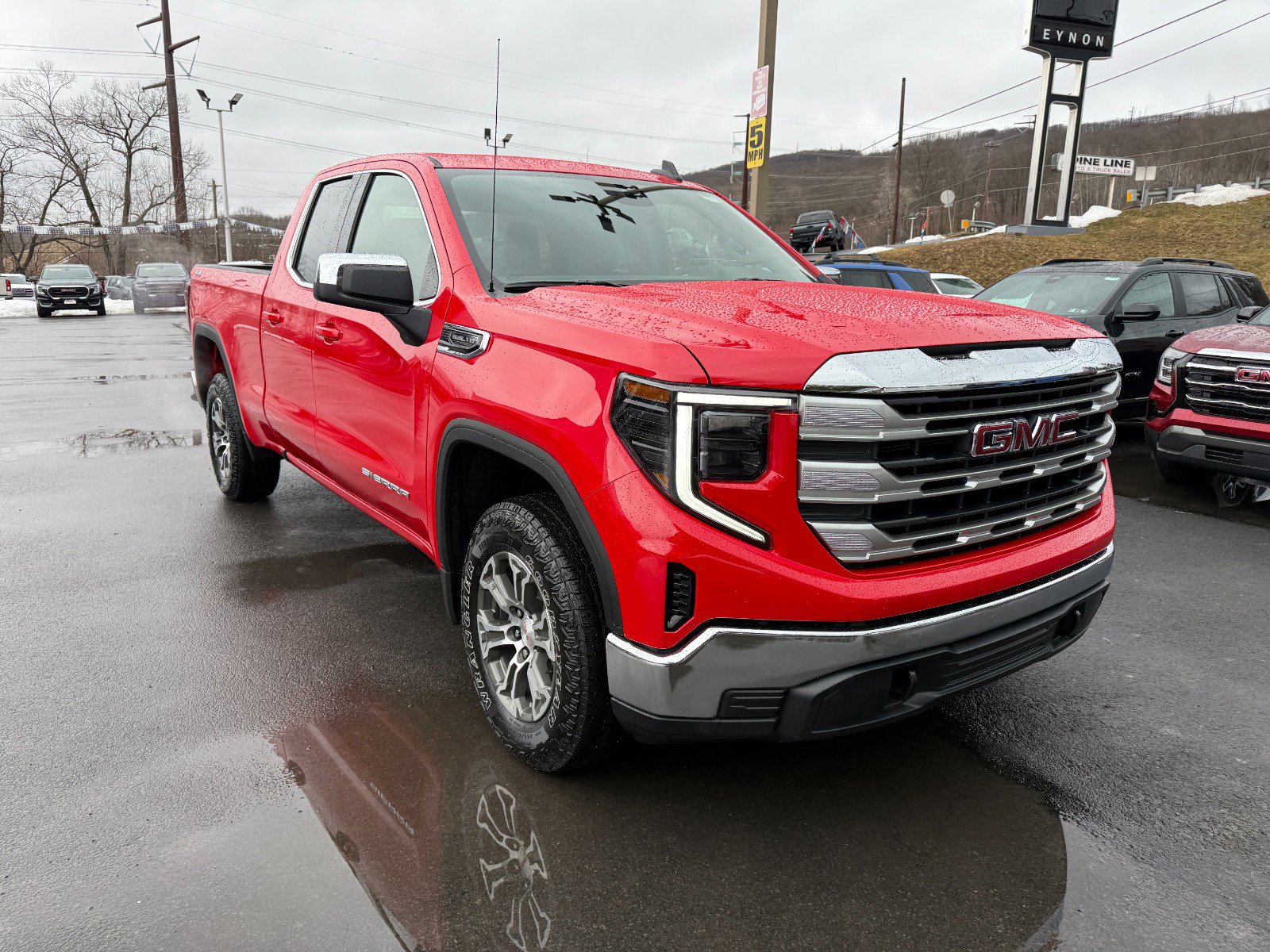 New 2026 GMC Sierra 1500 SLE image 7