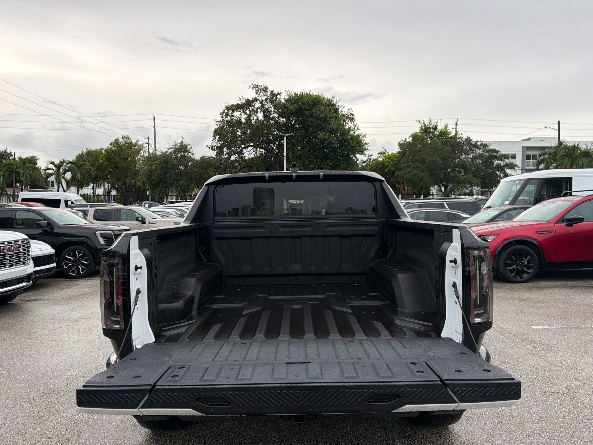 Used 2025 GMC Hummer EV 2X w/ LPO, Sport Package AWD/4WD image 9