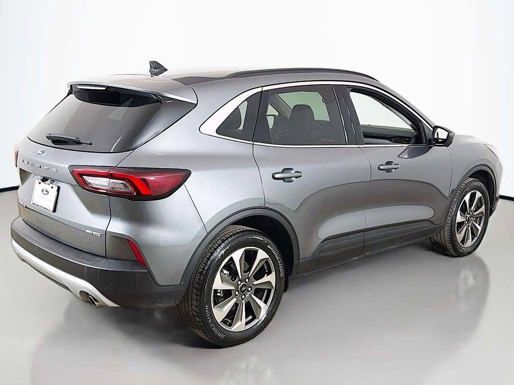 Used 2024 Ford Escape Platinum image 9