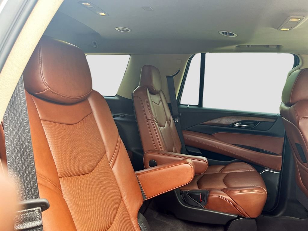 Used 2020 Cadillac Escalade Luxury w/ Escalade Sport Edition AWD/4WD image 30