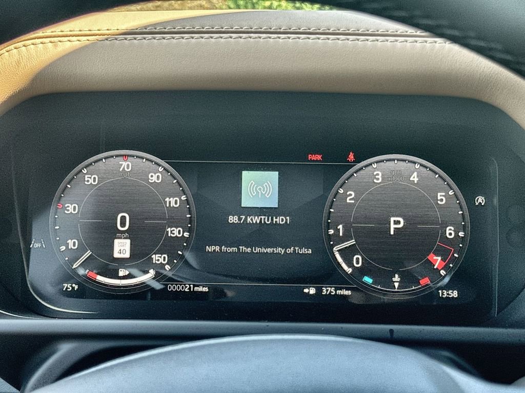 Used 2025 Land Rover Defender 110 X-Dynamic SE image 22