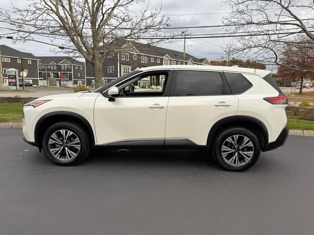 Used 2023 Nissan Rogue SV image 2