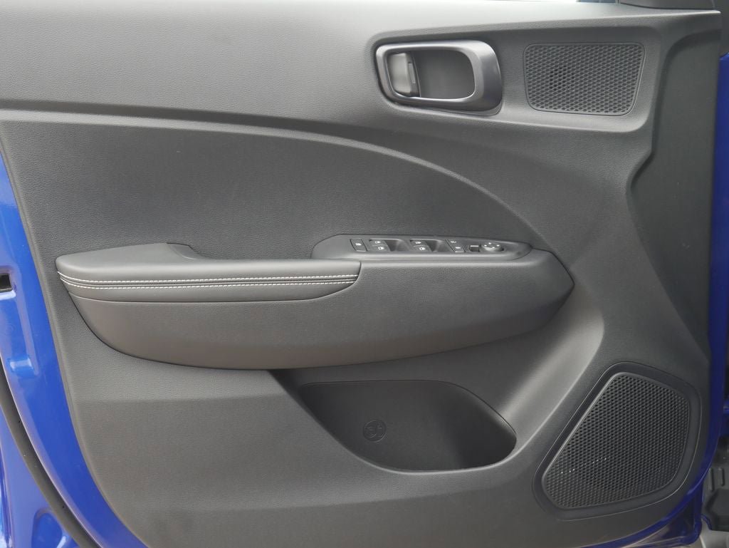 Used 2025 Hyundai Venue Limited FWD image 27