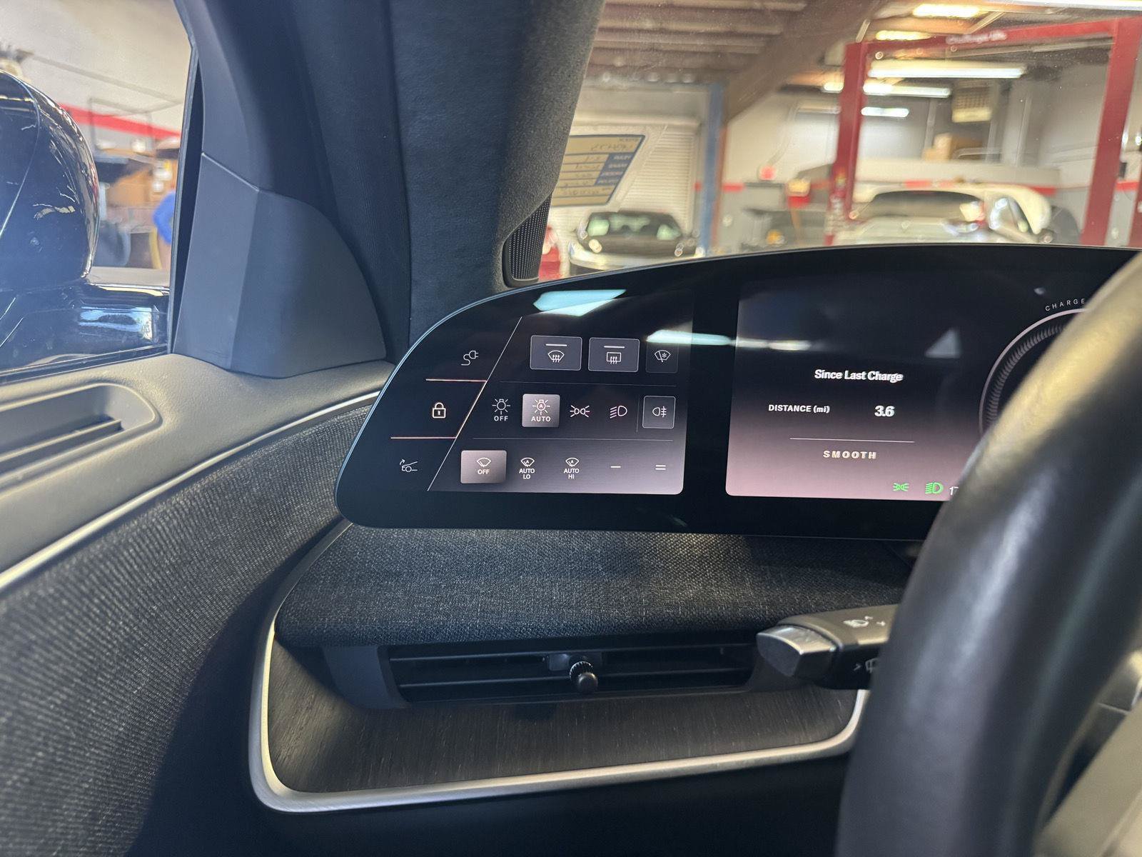Used 2024 Lucid Air Touring AWD/4WD image 17
