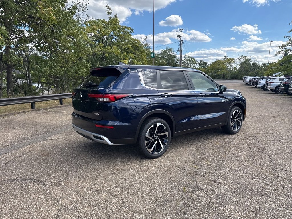 New 2025 Mitsubishi Outlander SE image 7