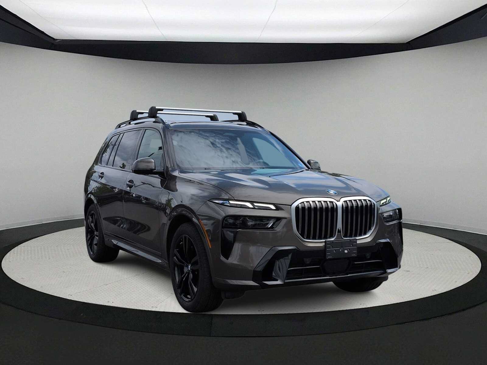 Used 2024 BMW X7 xDrive40i w/ M Sport Package AWD/4WD image 2