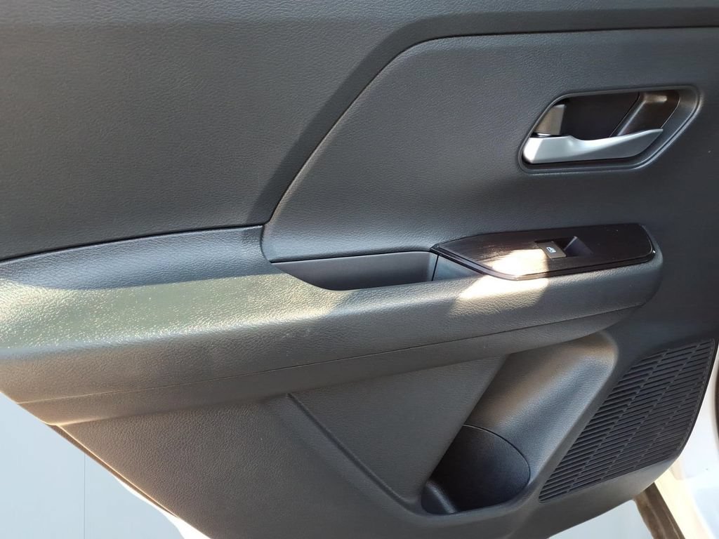 Used 2025 Nissan Kicks SV AWD/4WD image 10