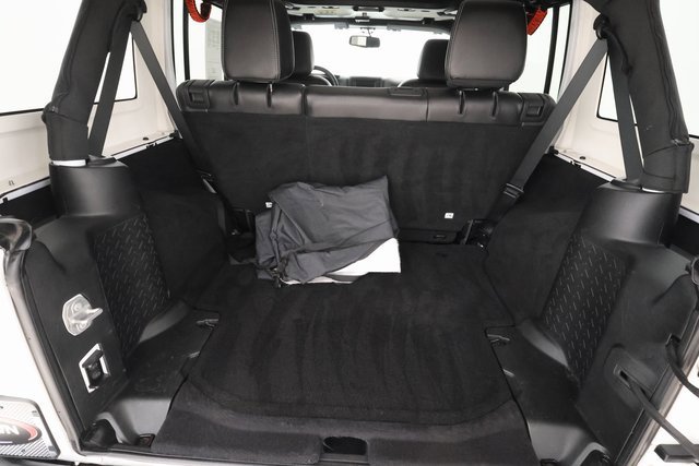 Used 2018 Jeep Wrangler Unlimited Sahara w/ Connectivity Group image 19