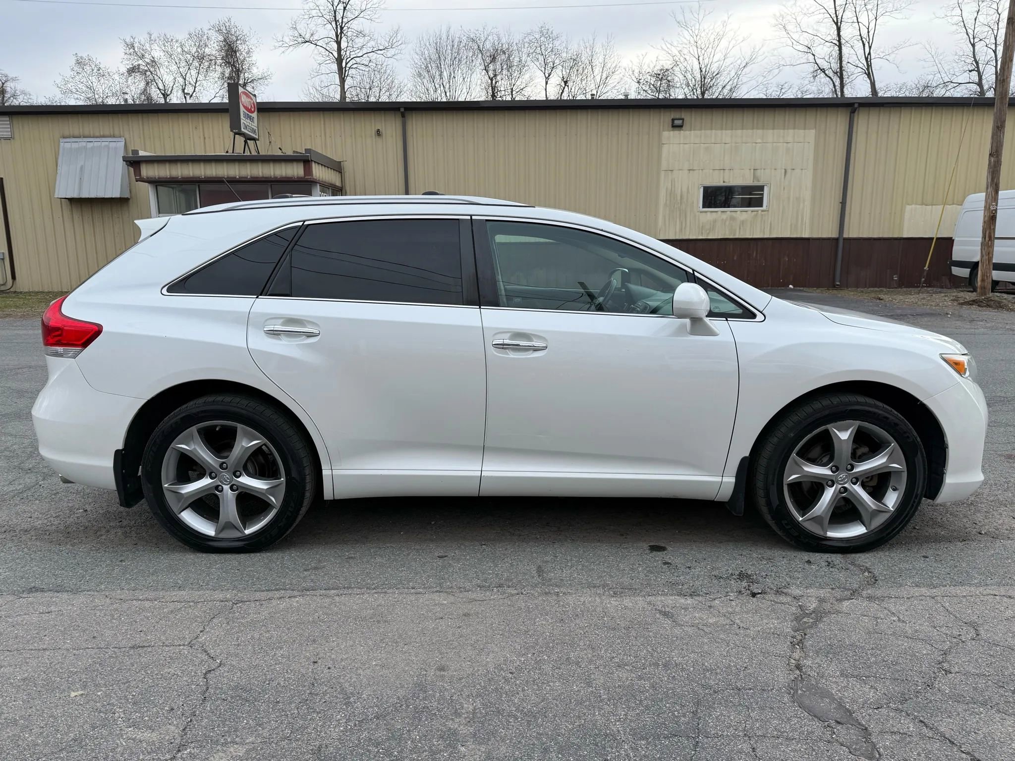 Used 2012 Toyota Venza XLE AWD/4WD image 4