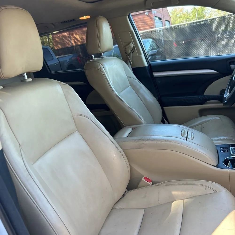 Used 2016 Toyota Highlander XLE AWD/4WD image 17