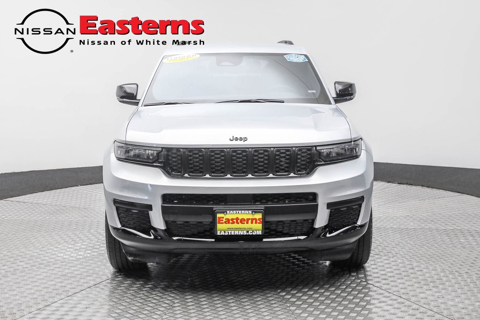 Used 2024 Jeep Grand Cherokee L Laredo image 3