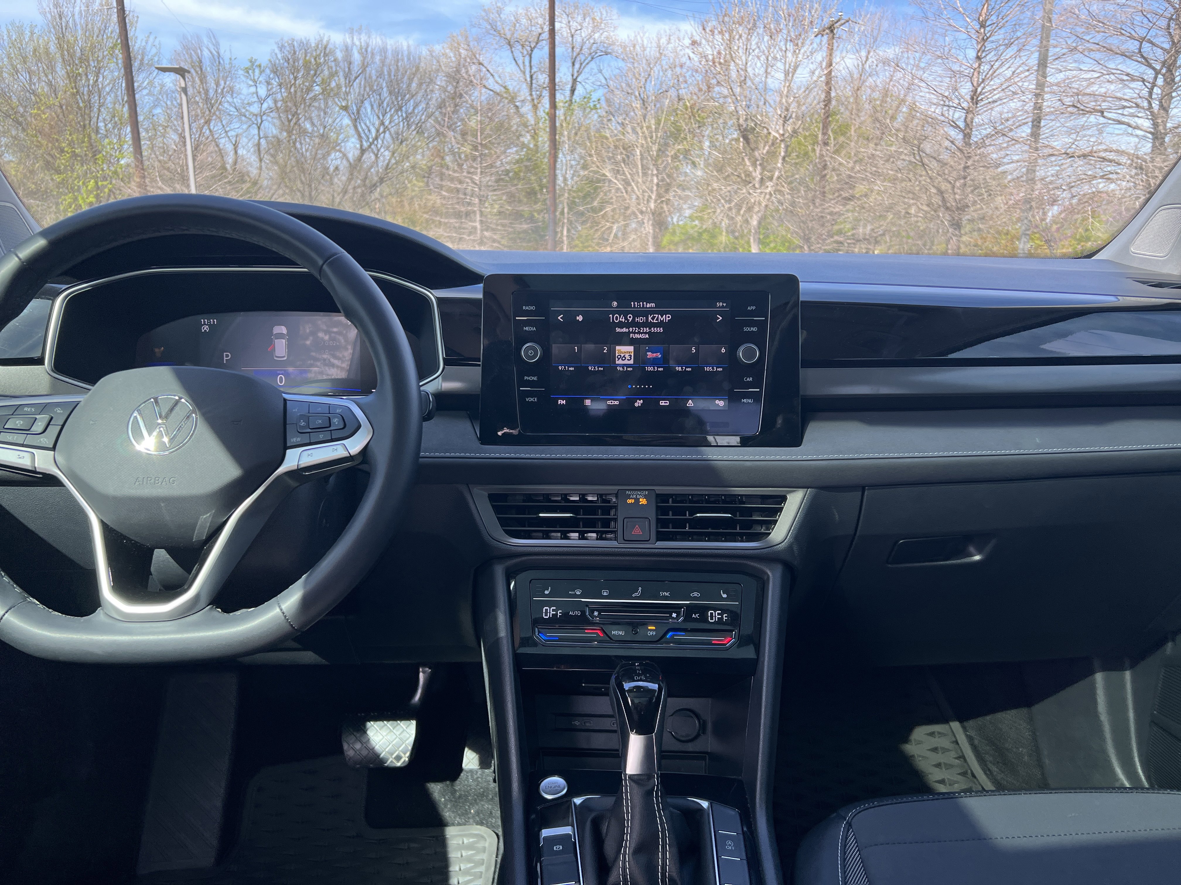 Certified 2025 Volkswagen Taos SE image 28