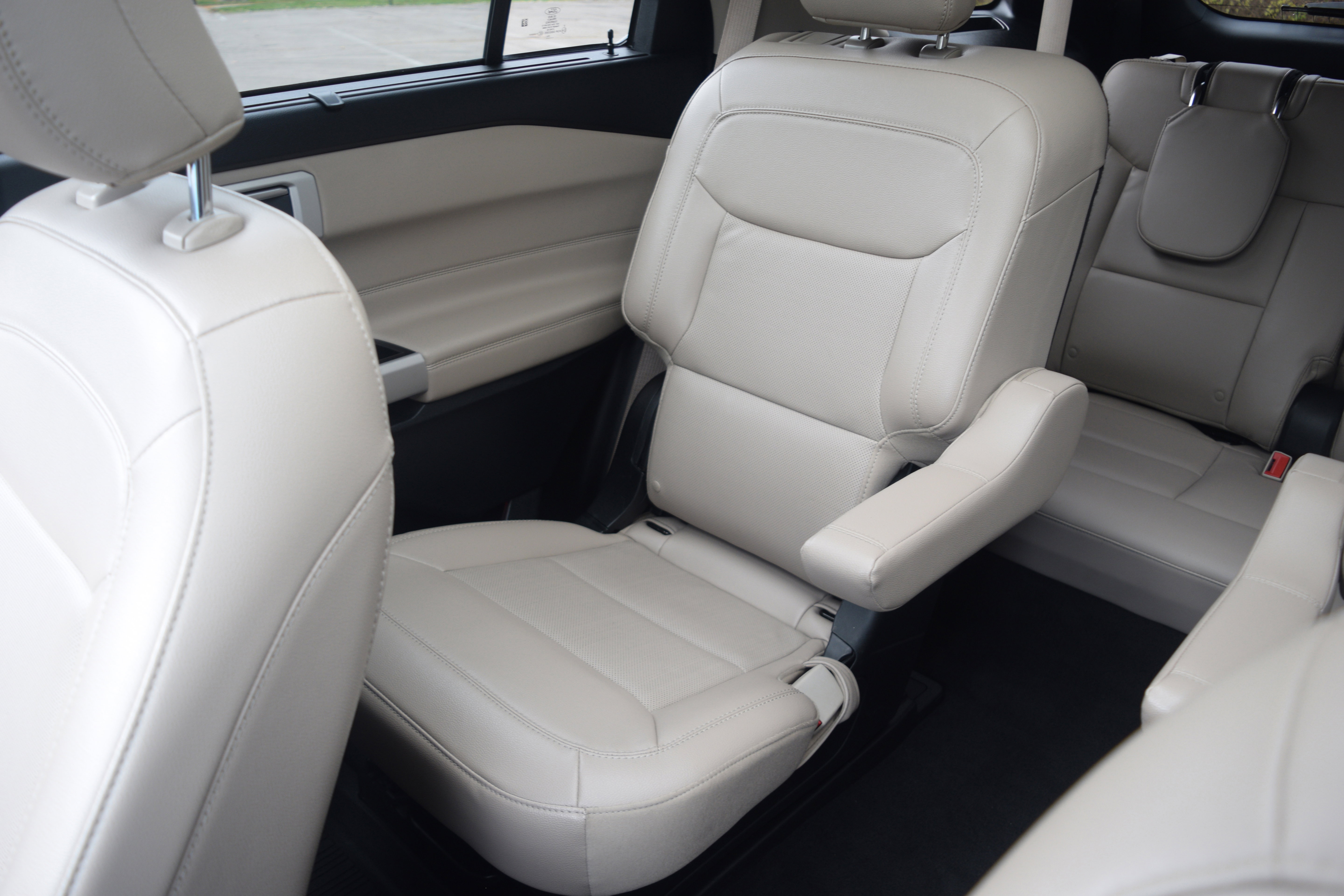 Used 2023 Ford Explorer Limited w/ Limited Technology Package image 15