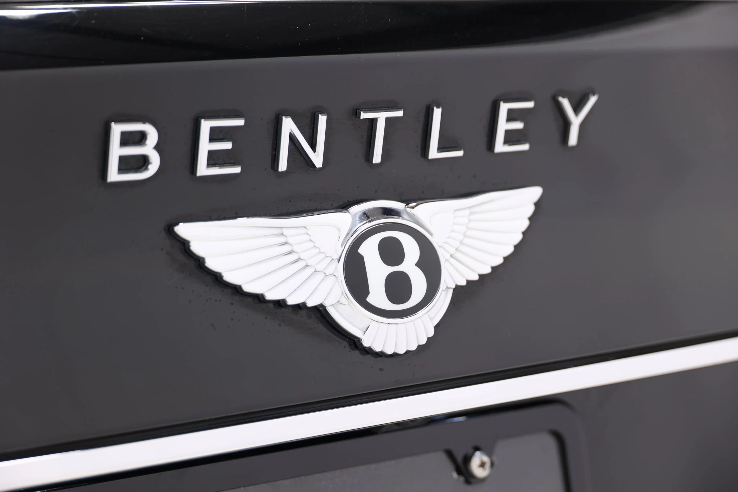 Used 2020 Bentley Bentayga Plug-In Hybrid AWD/4WD image 75