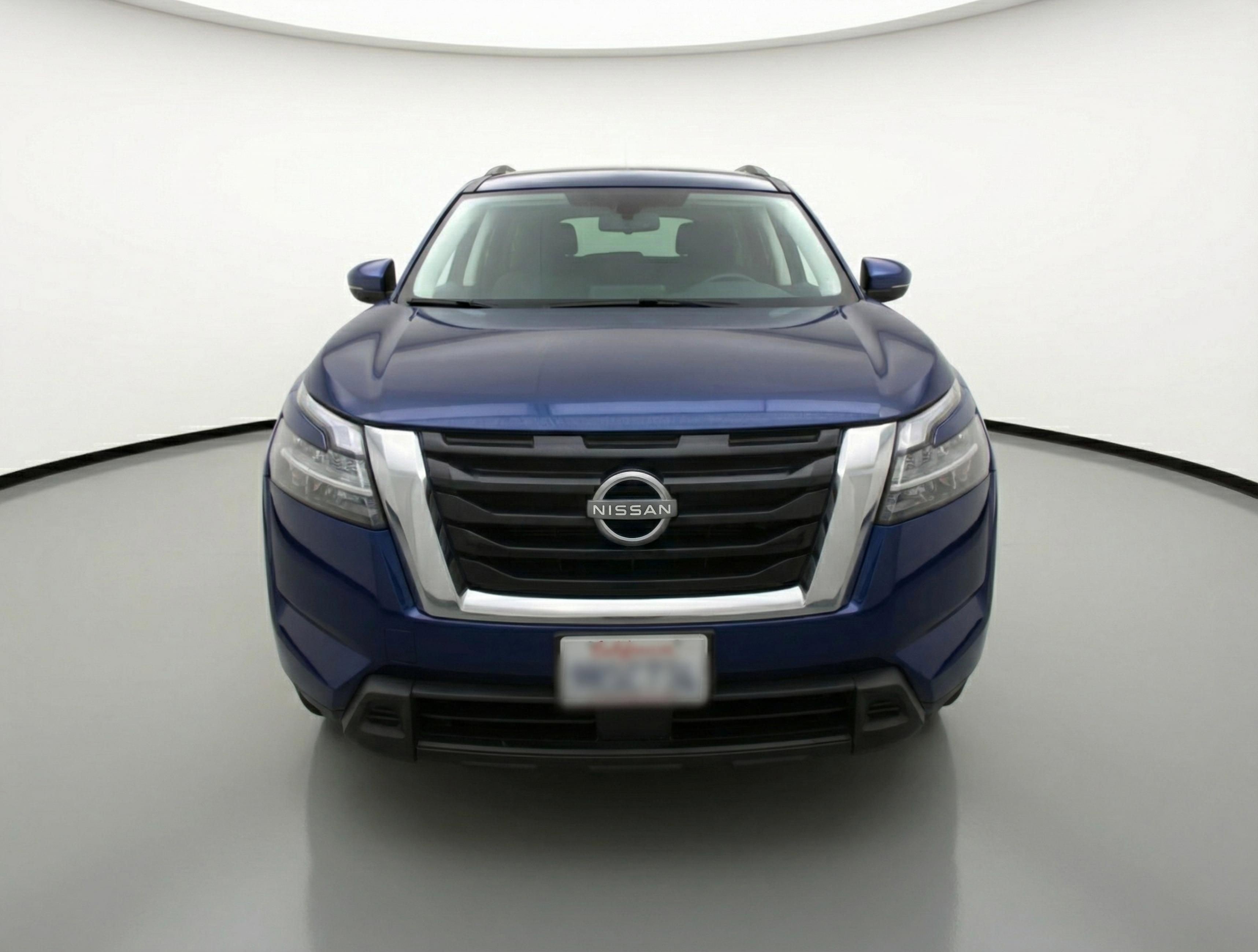 Used 2025 Nissan Pathfinder SV image 2