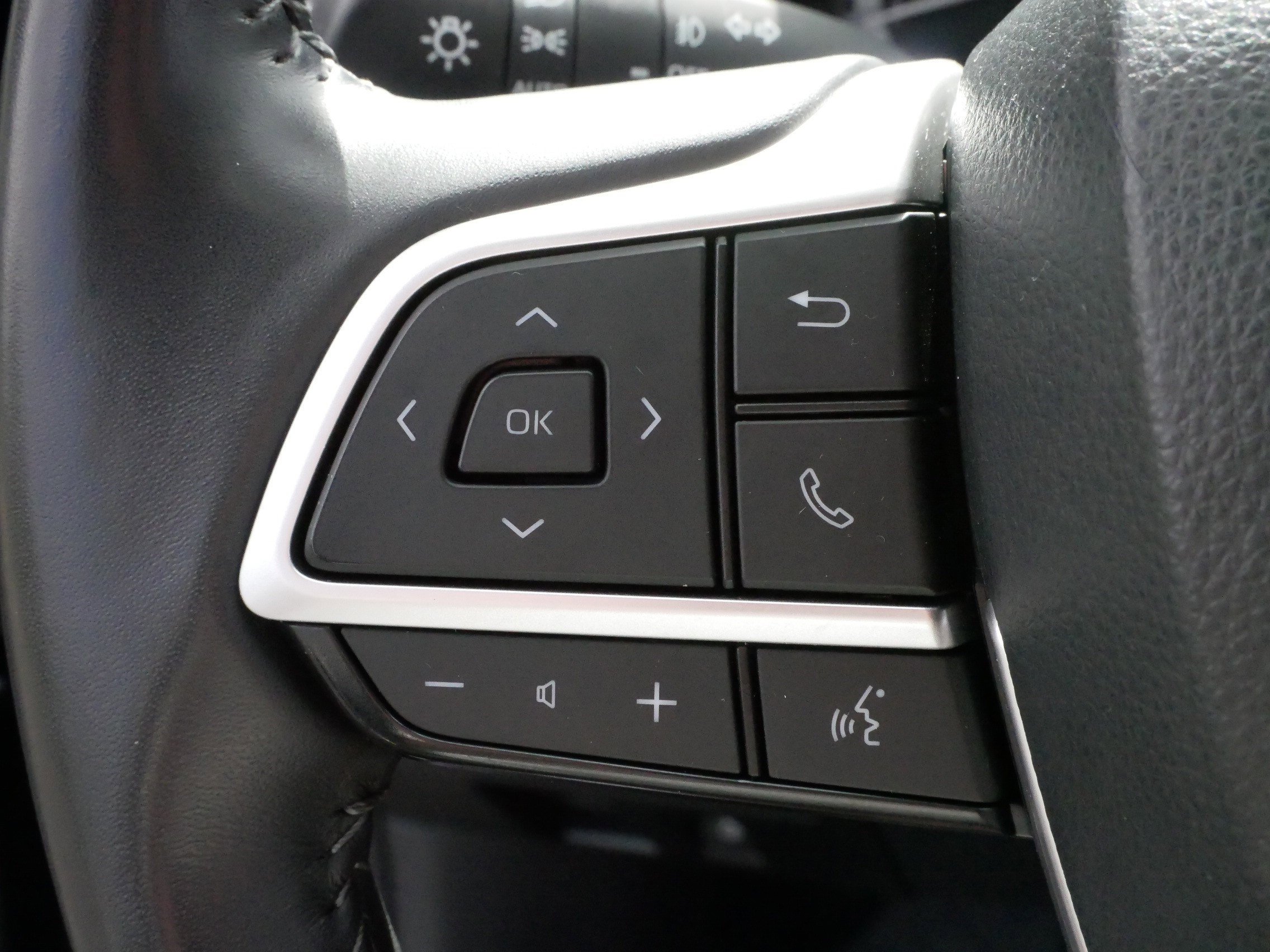 Certified 2024 Toyota Highlander XLE image 26