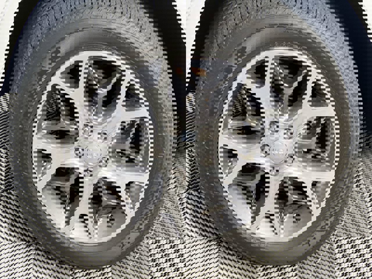 Used 2020 Jeep Grand Cherokee Overland image 11