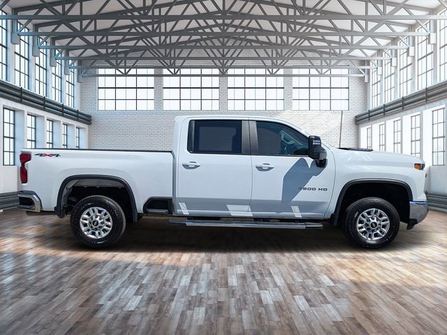 Used 2024 Chevrolet Silverado 2500 LT AWD/4WD image 3