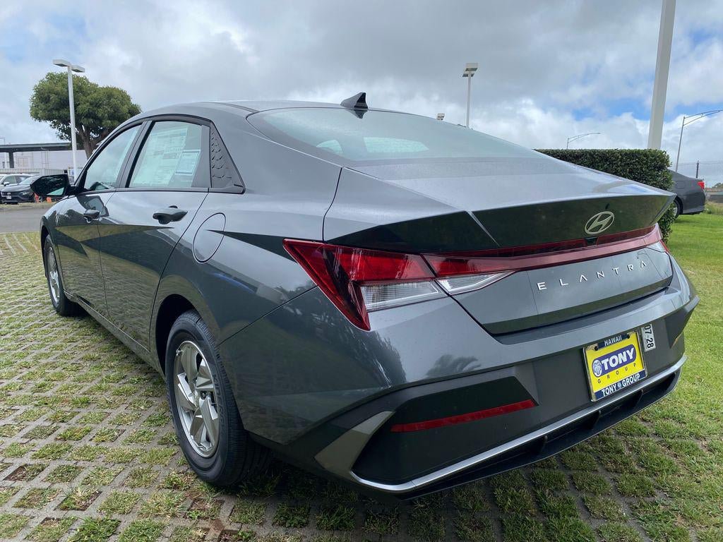 New 2026 Hyundai Elantra SE FWD image 5