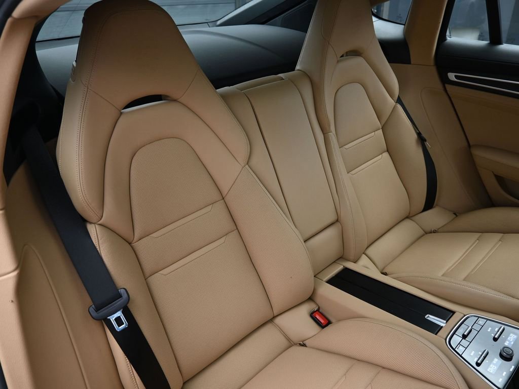 Certified 2022 Porsche Panamera Platinum Edition image 28