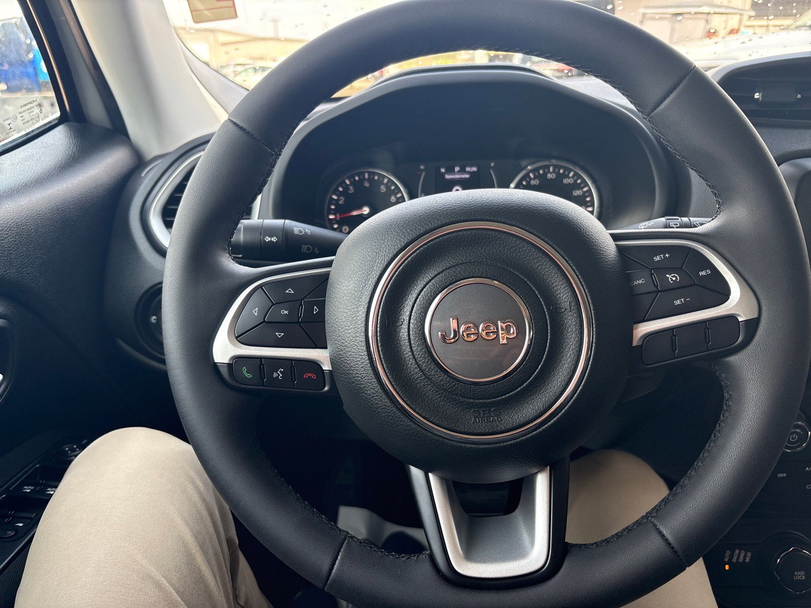 Used 2019 Jeep Renegade Latitude AWD/4WD image 13
