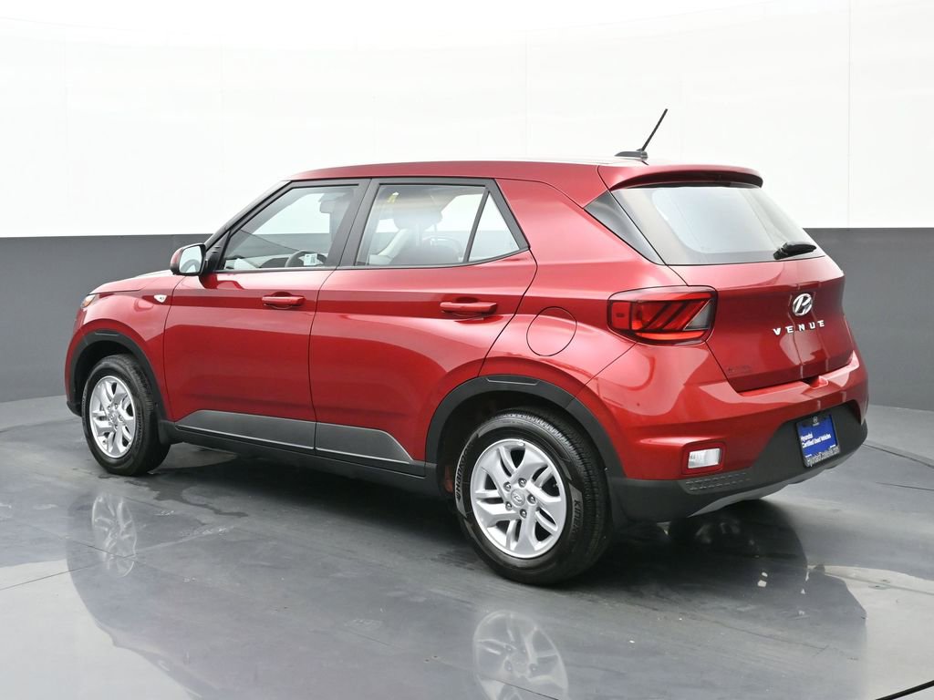 Certified 2025 Hyundai Venue SE image 6