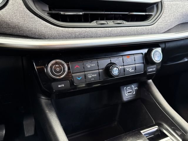 Used 2024 Jeep Compass Latitude image 13