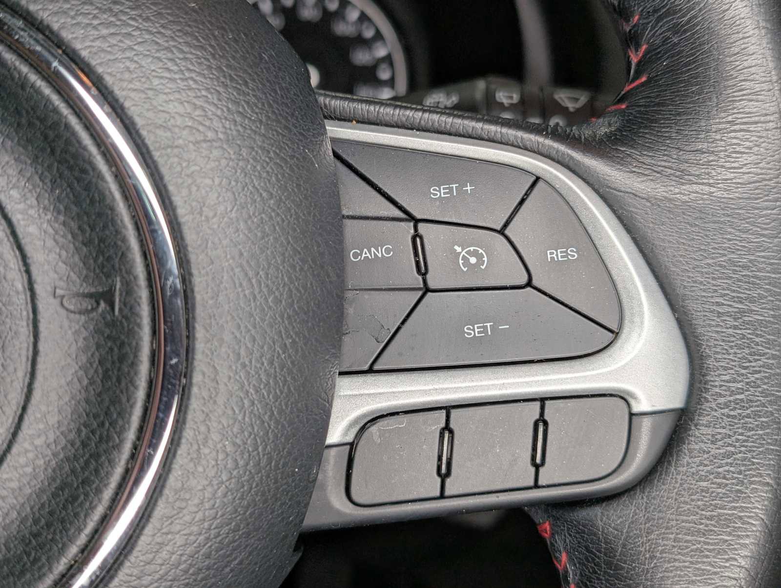Used 2018 Jeep Renegade Trailhawk AWD/4WD image 35