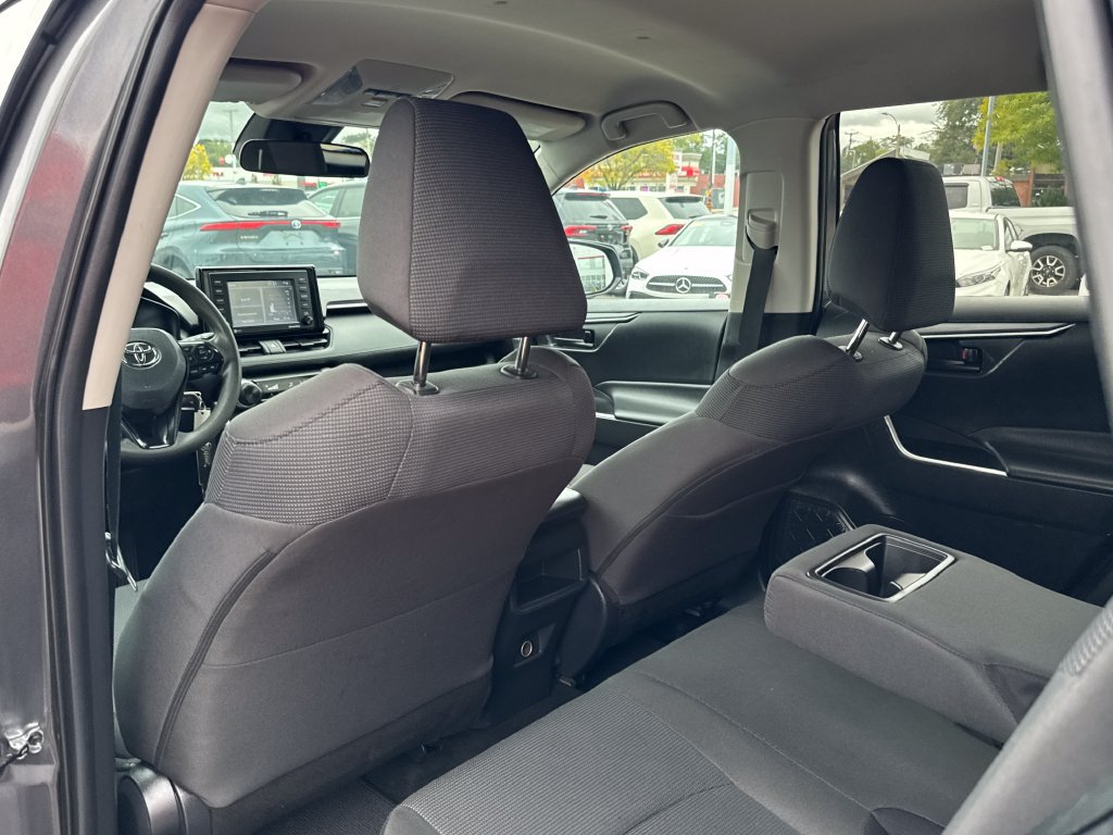 Used 2021 Toyota RAV4 LE AWD/4WD image 37