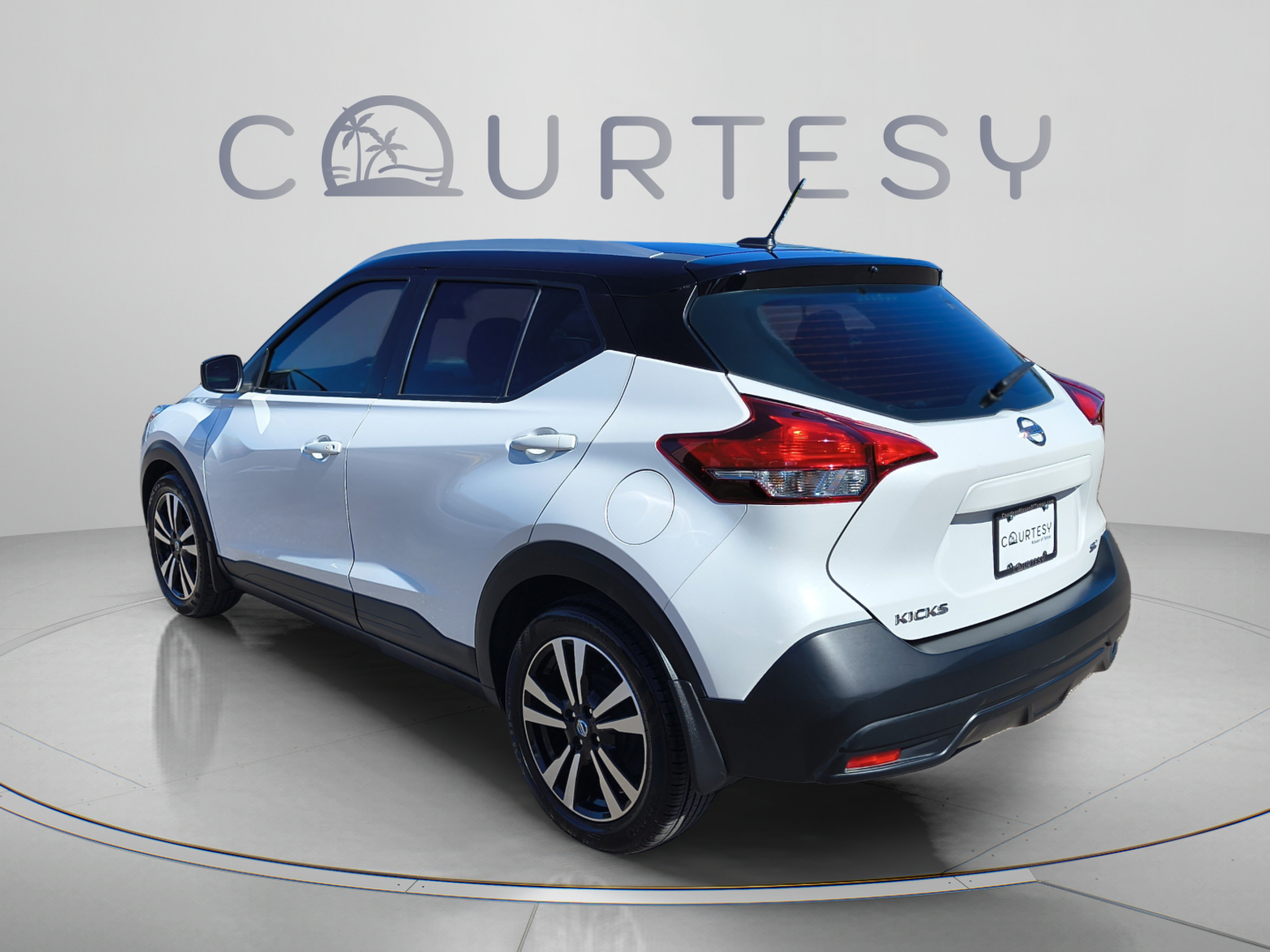 Certified 2019 Nissan Kicks SV FWD image 5