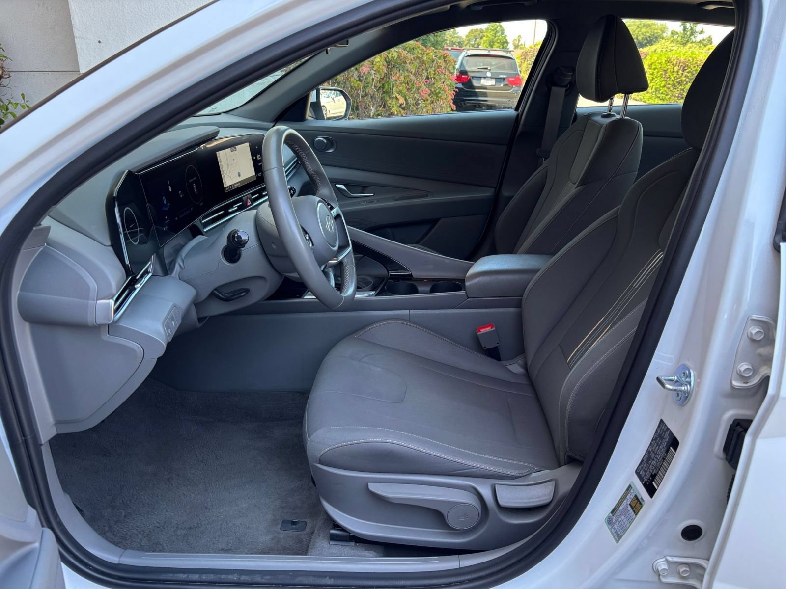 Used 2025 Hyundai Elantra SEL FWD image 27