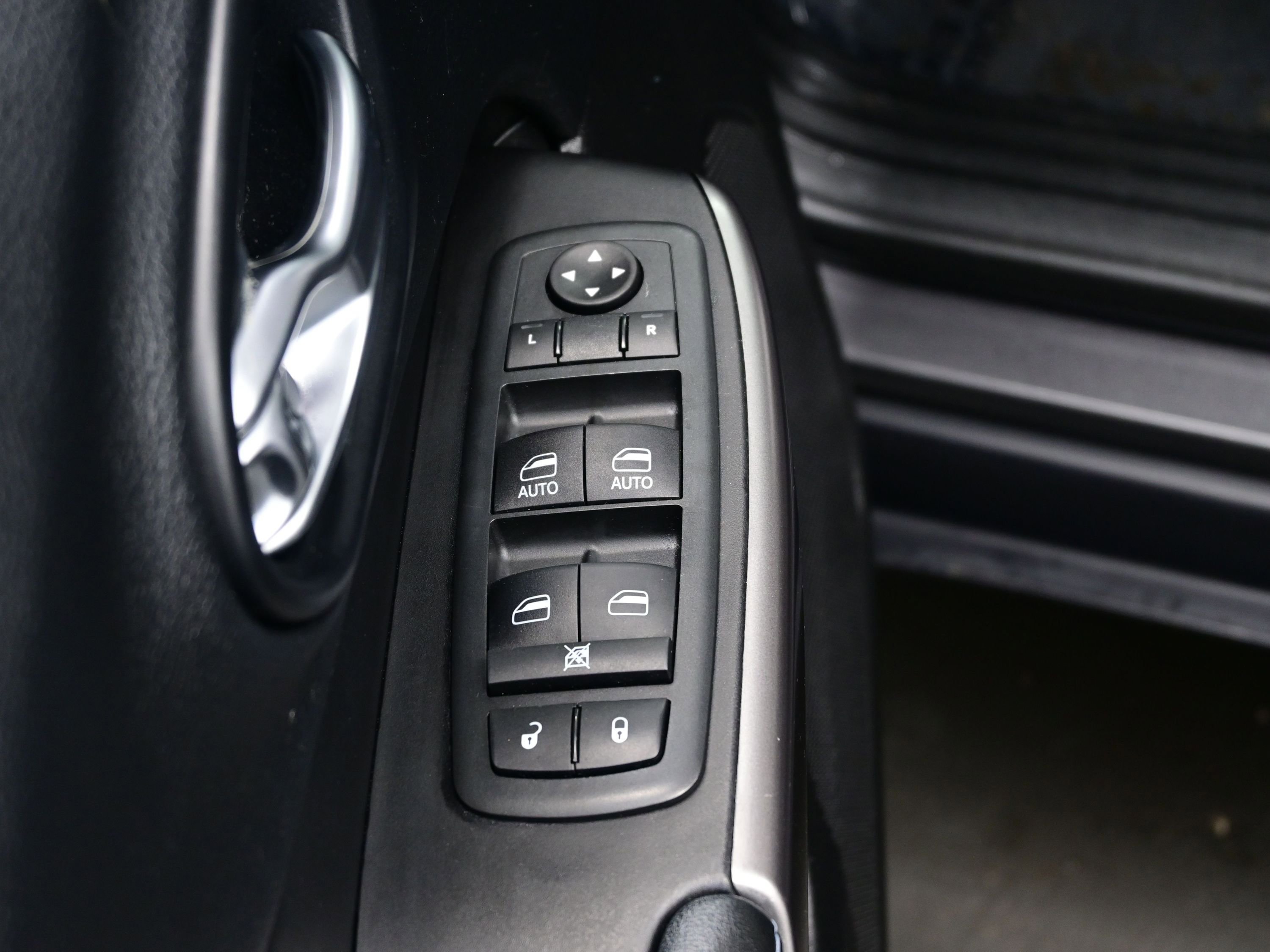Used 2020 Jeep Cherokee Latitude Plus w/ Comfort/Convenience Group image 10