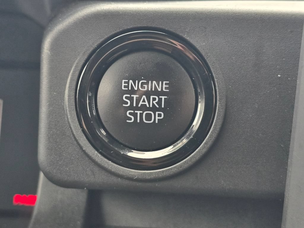 Certified 2024 Toyota Tacoma SR5 AWD/4WD image 32