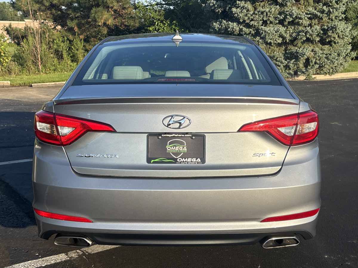 Used 2016 Hyundai Sonata Sport w/ Option Group 02 FWD image 7
