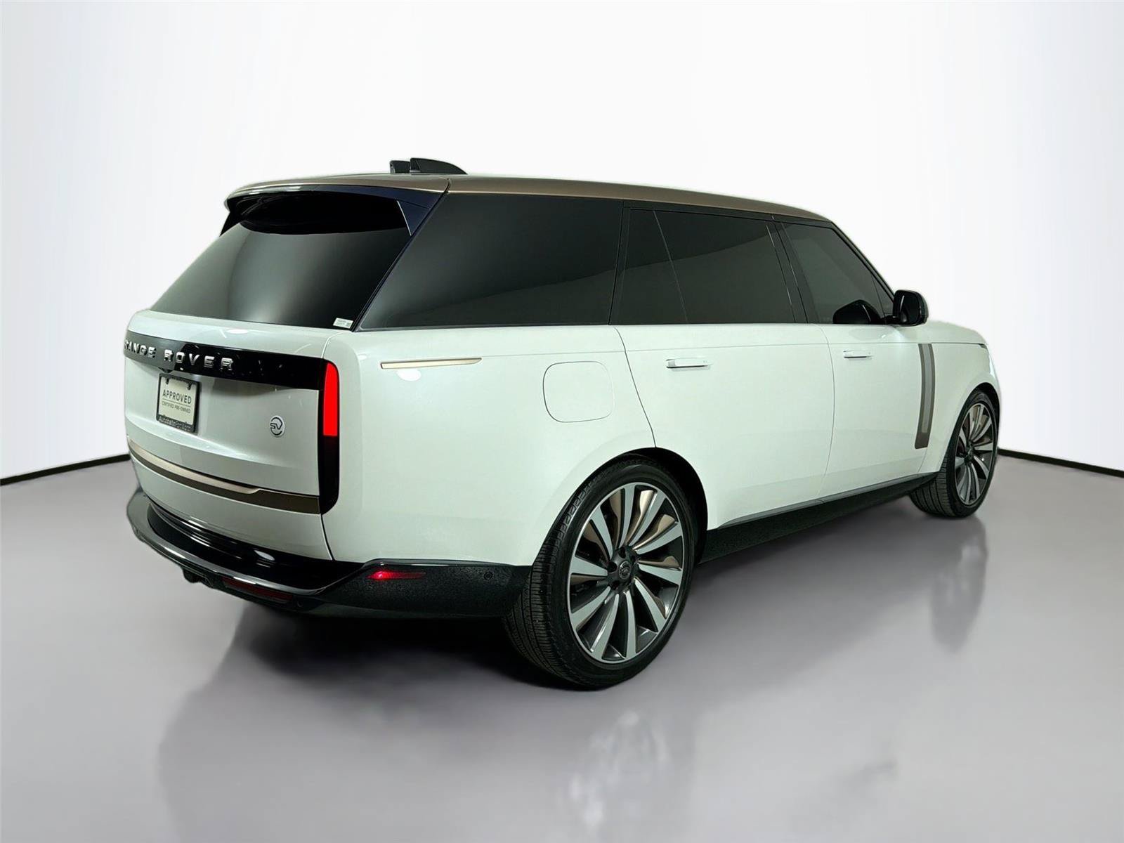 Certified 2022 Land Rover Range Rover SV AWD/4WD image 5