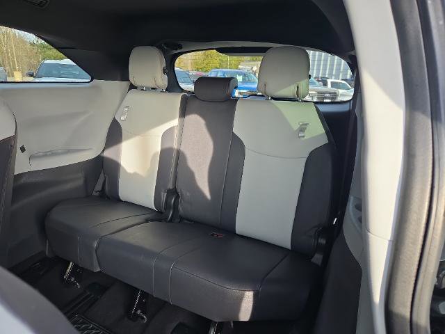 Used 2024 Toyota Sienna XSE AWD/4WD image 15