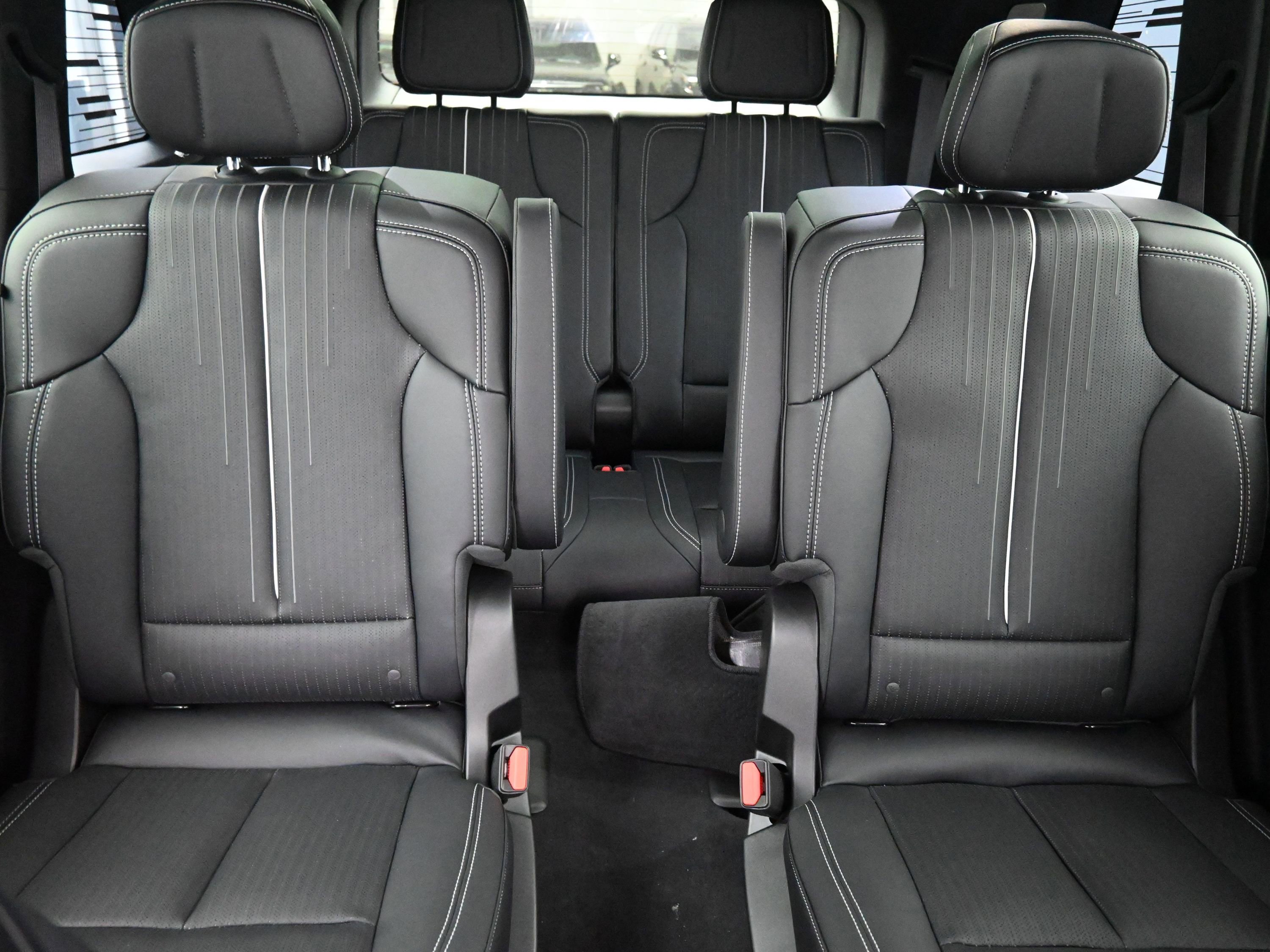 New 2026 Cadillac Vistiq Luxury w/ LPO, Floor Liner Package image 14