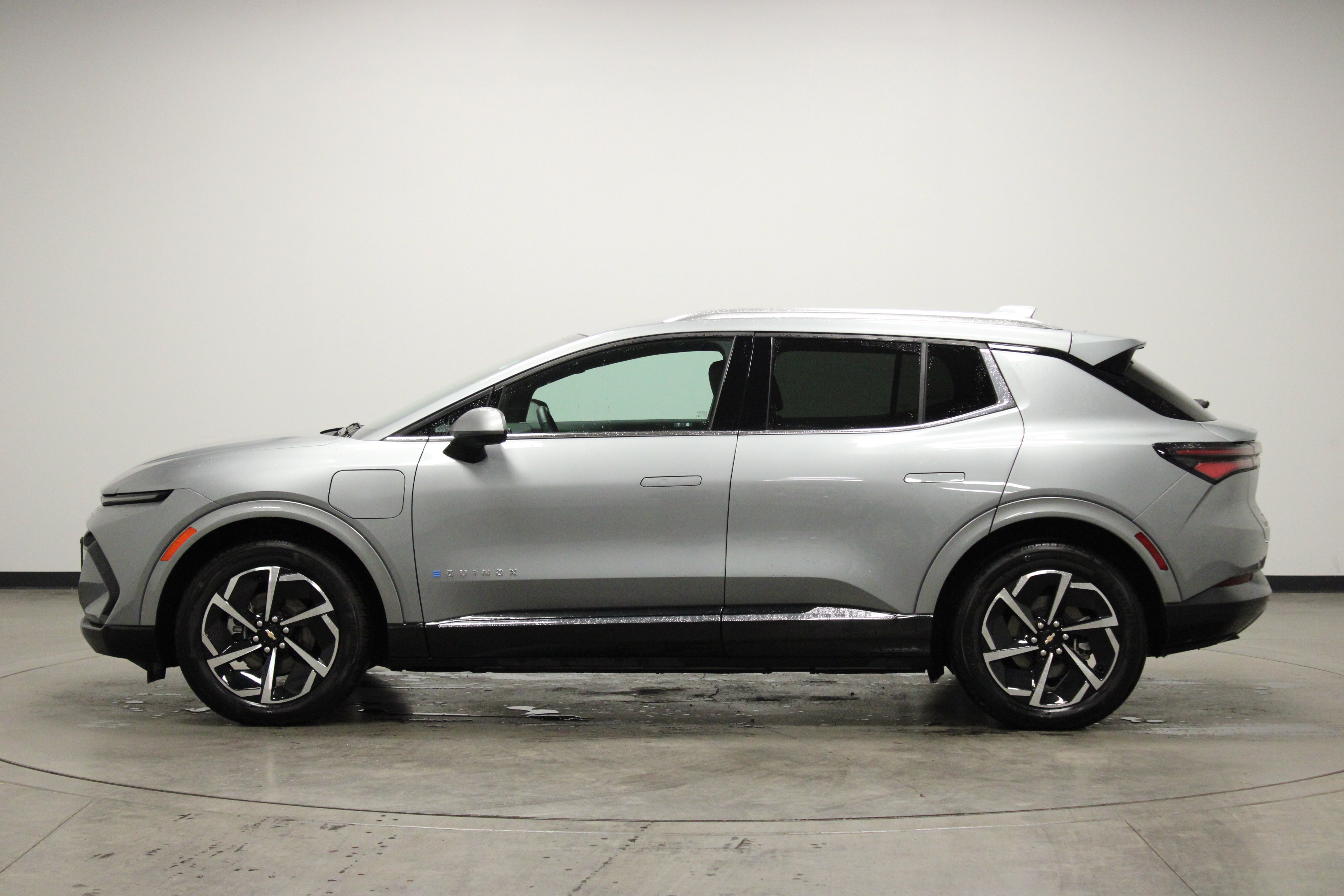 Used 2025 Chevrolet Equinox EV LT w/ Convenience Package image 5