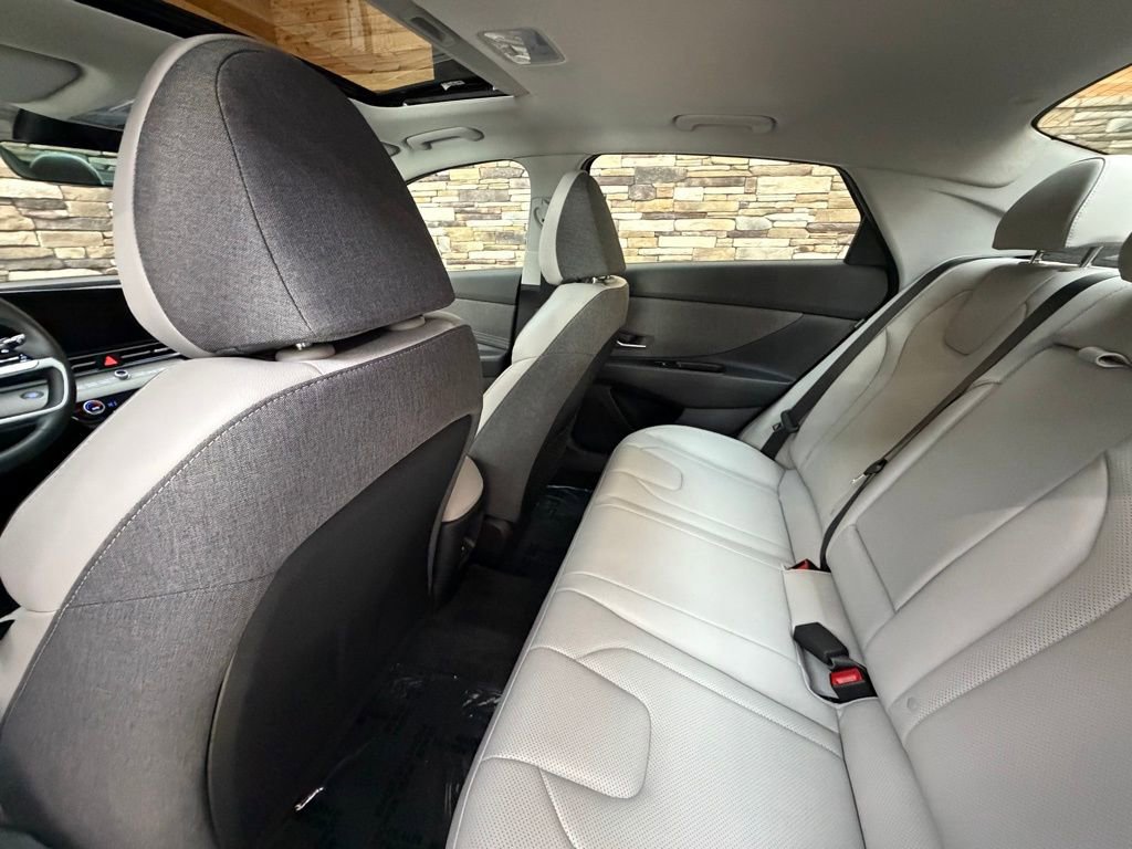 Certified 2025 Hyundai Elantra Limited image 28
