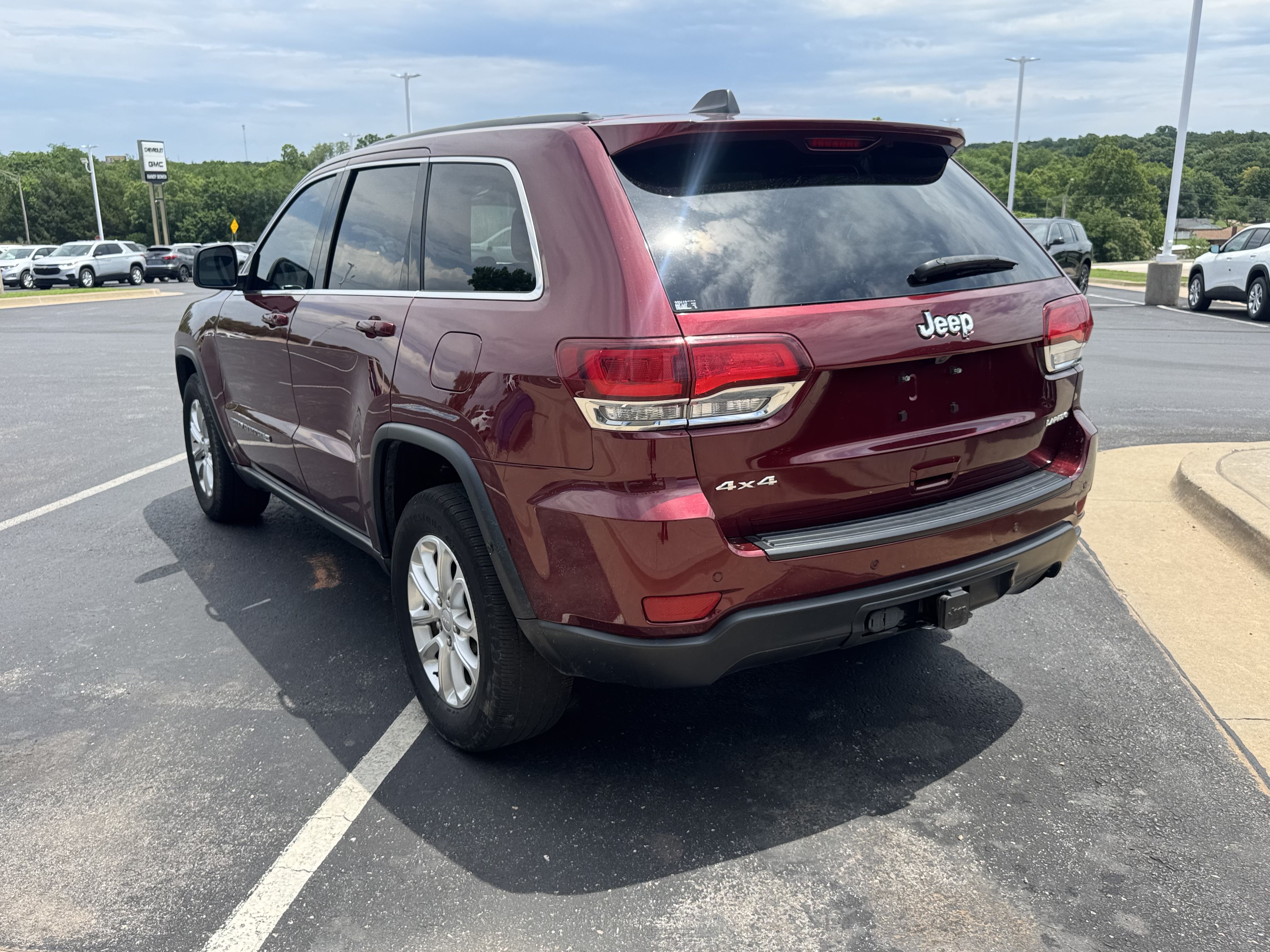 Used 2022 Jeep Grand Cherokee Laredo X AWD/4WD image 3