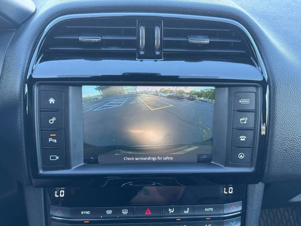 Used 2018 Jaguar F-PACE Premium image 13