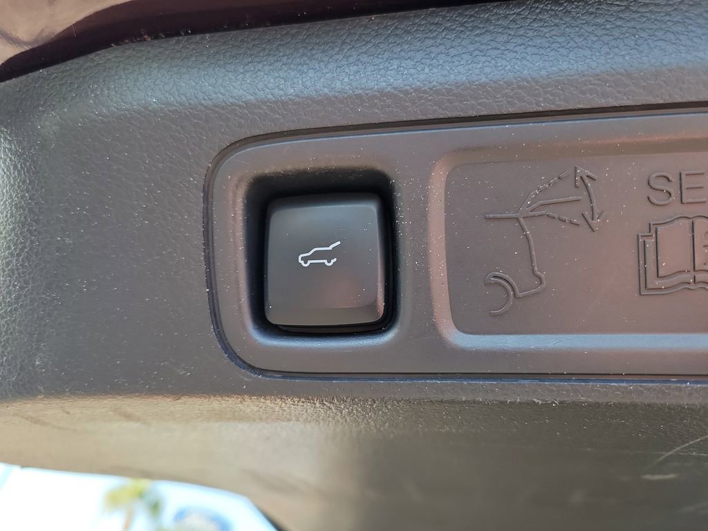 Used 2024 Ford Expedition Max XLT image 11