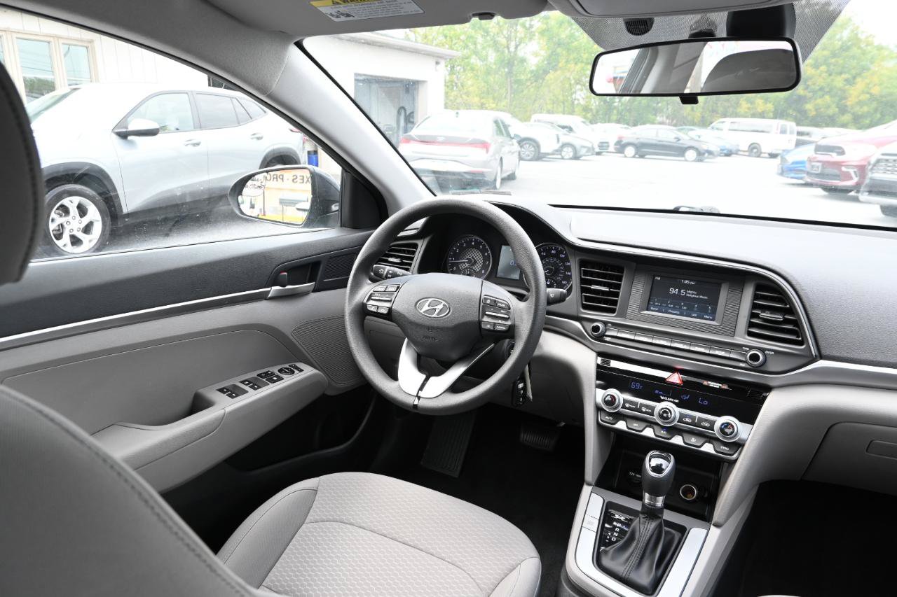 Used 2020 Hyundai Elantra SE FWD image 21