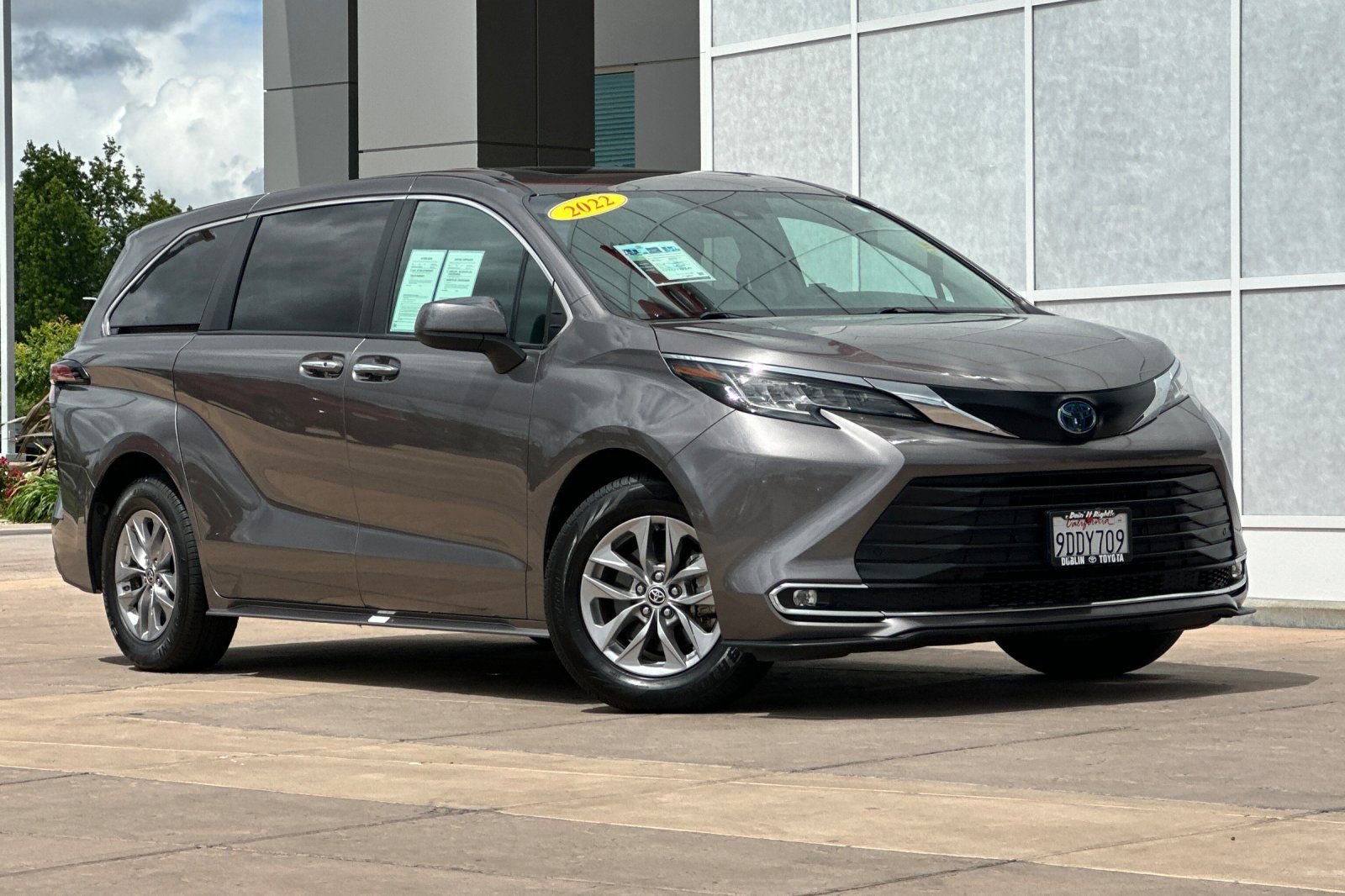 Certified 2022 Toyota Sienna XLE FWD video 2