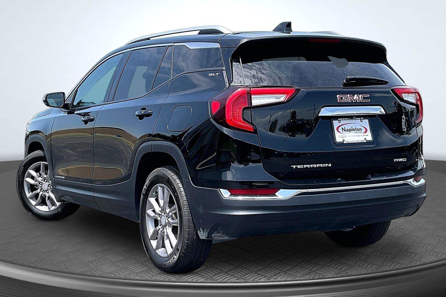 Used 2024 GMC Terrain SLT AWD/4WD image 14