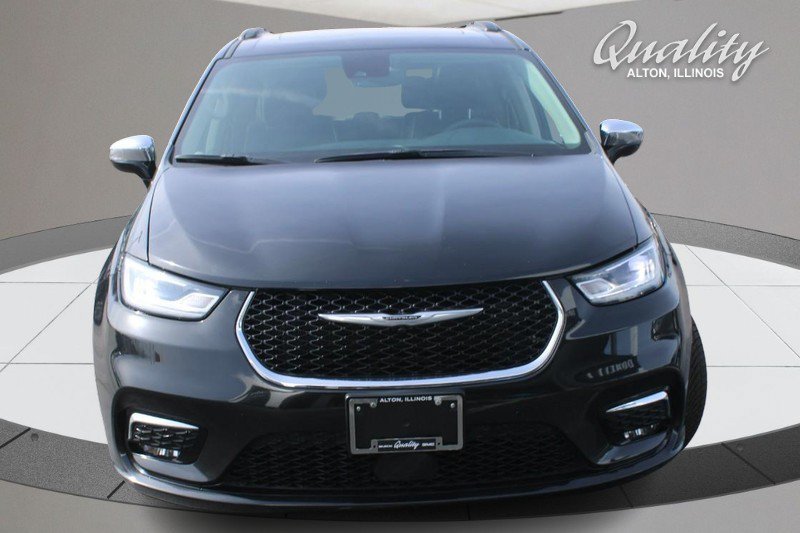 Used 2023 Chrysler Pacifica Limited FWD image 11