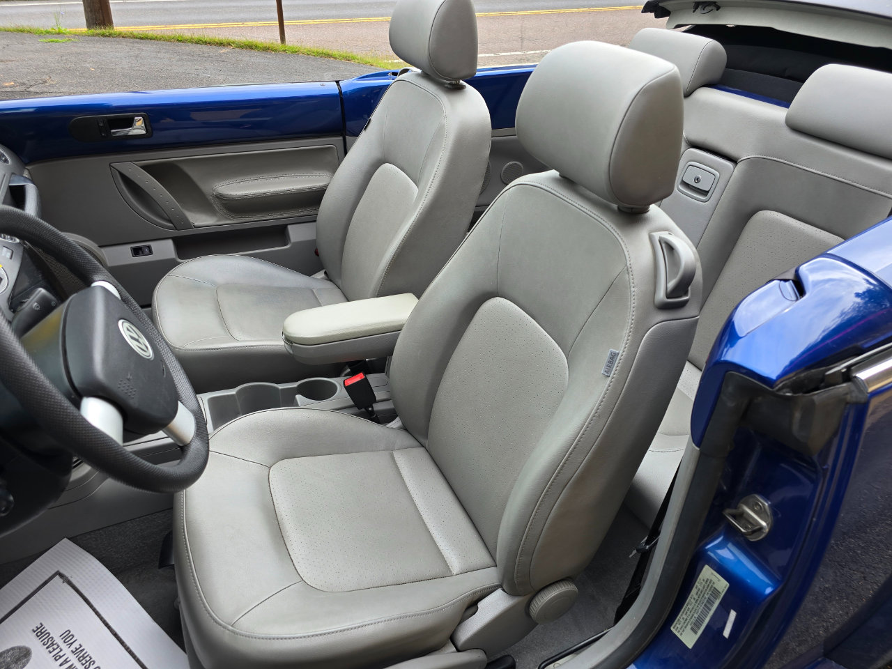 Used 2007 Volkswagen Beetle 2.5L Convertible image 10