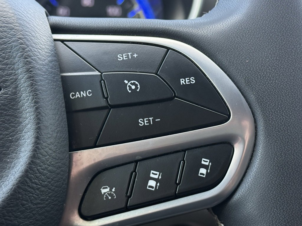 Used 2023 Chrysler Pacifica Touring-L image 37