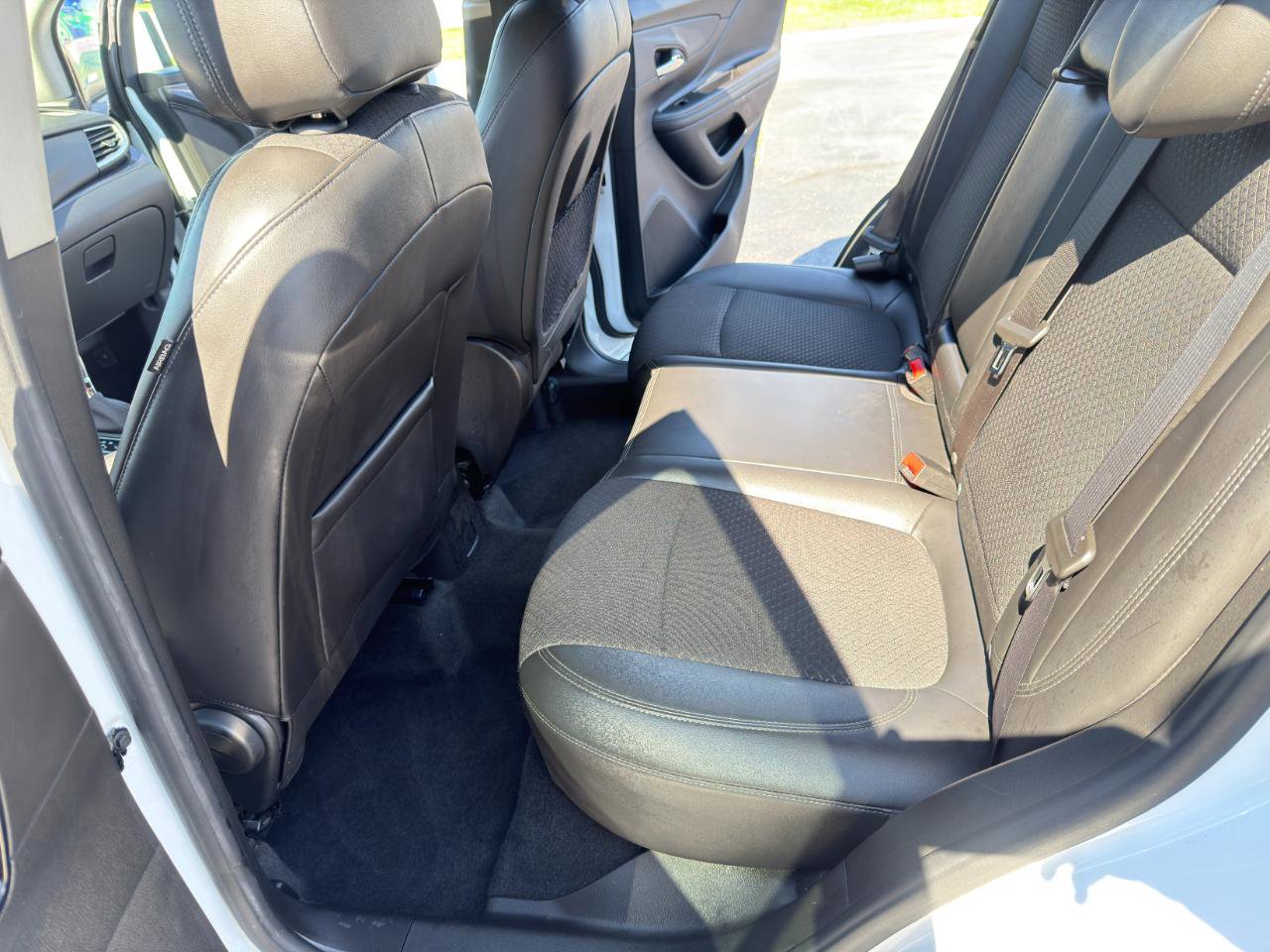 Used 2020 Buick Encore Preferred FWD image 23
