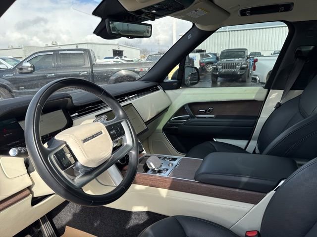 Used 2023 Land Rover Range Rover Long Wheelbase SE image 10